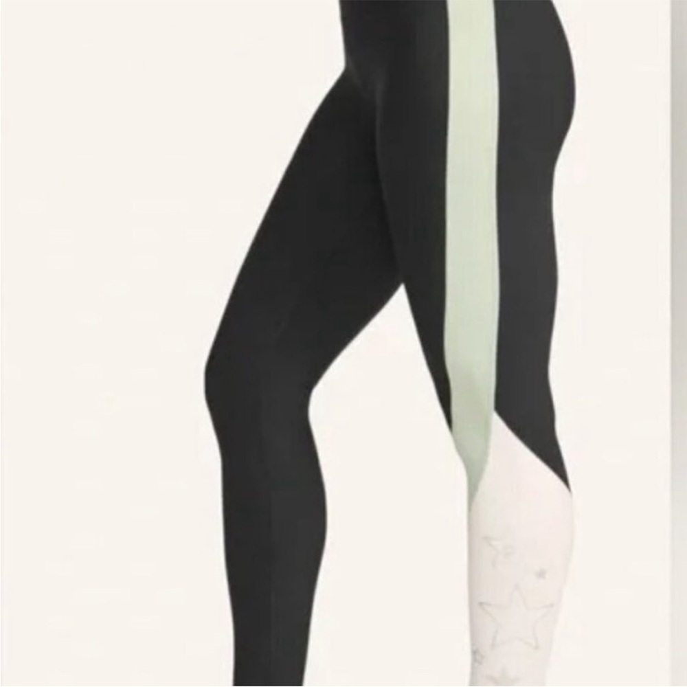 EXCELLENT CONDITION WOMEN’S SIZE MEDIUM PELOTON SHOW UP LOGO LEGGINGS